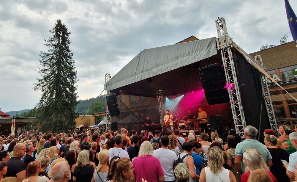 STARTUJE NEJVĚTŠÍ KULTURNÍ AKCE V KAROLINCE