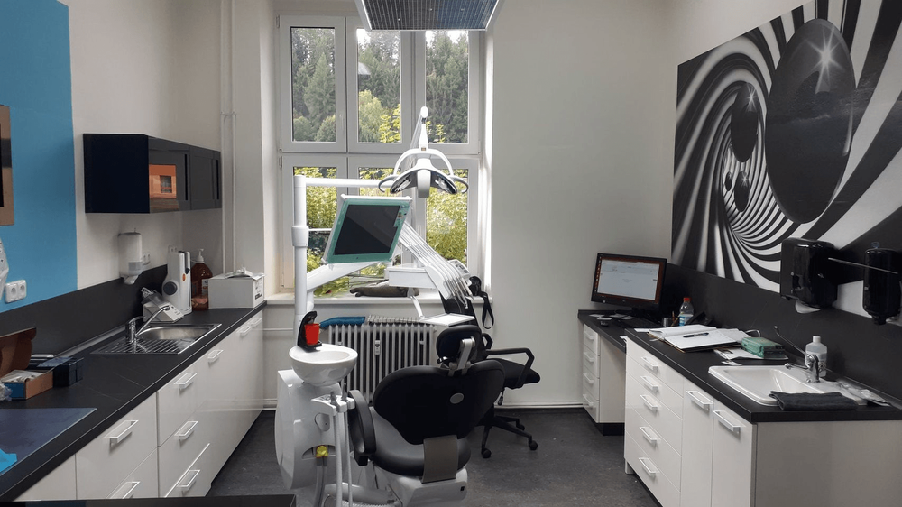 ZUBNÍ AMBULANCE KAROLINKA - ČERPÁNÍ DOVOLENÉ