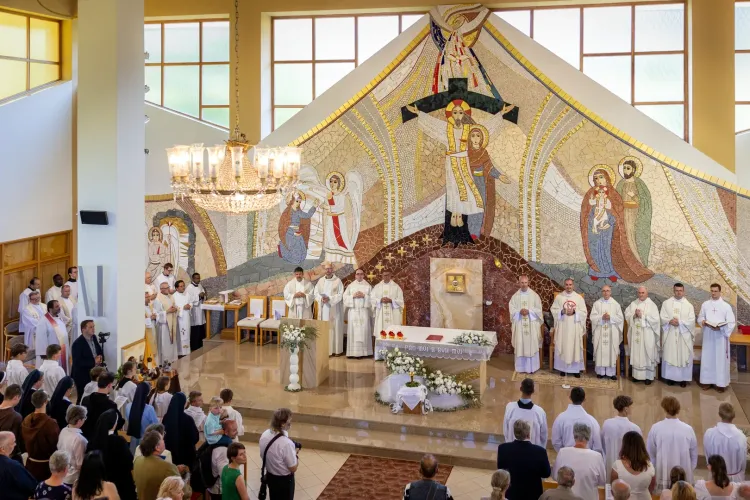 Kněžské svěcení a Primiční mše svatá Václava Plánky - video